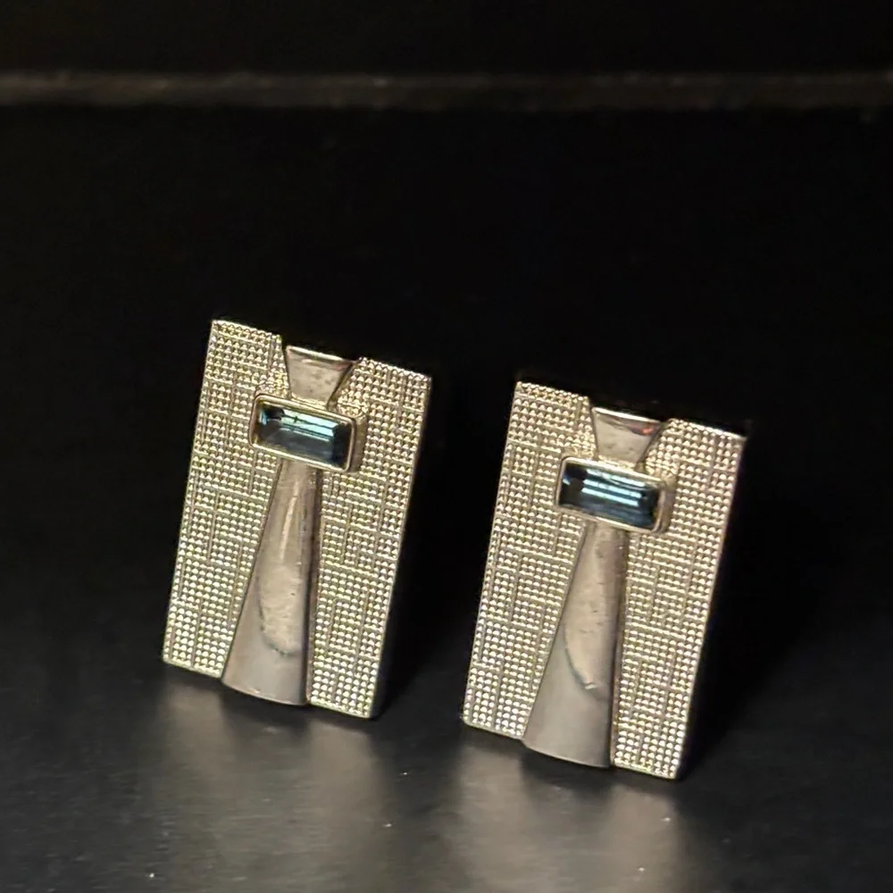 🔴Rectangular Cufflinks, Silver Textured With Blue Stone Vintage